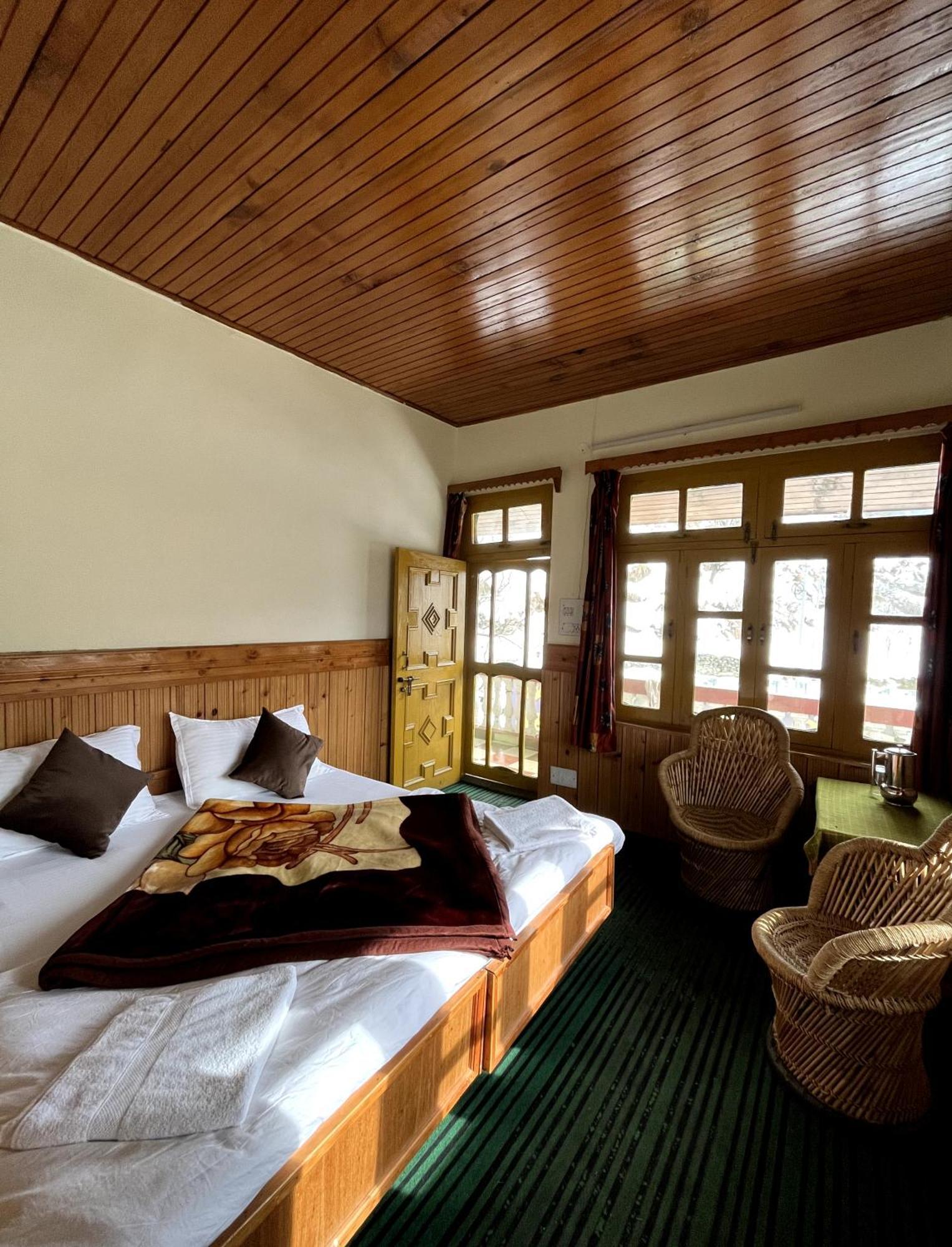 Sojhaholidayinn Shoja Extérieur photo